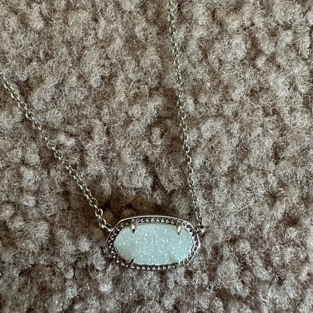 Kendra Scott necklace